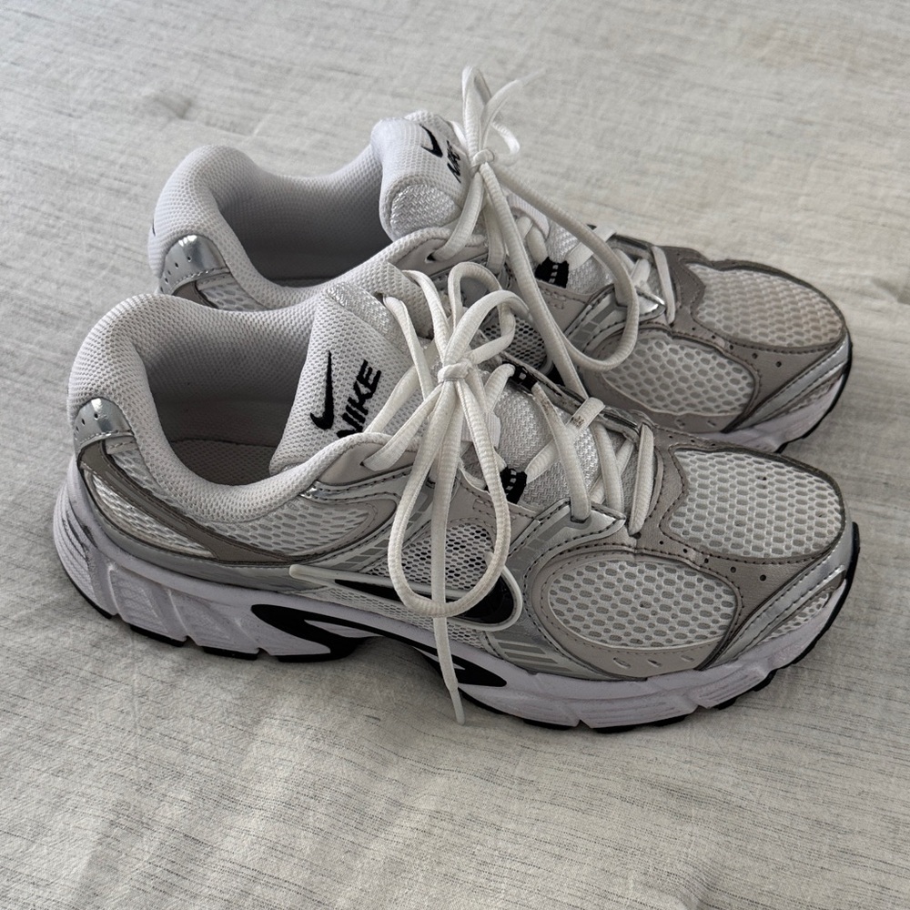 Women’s Nike V5 RNR